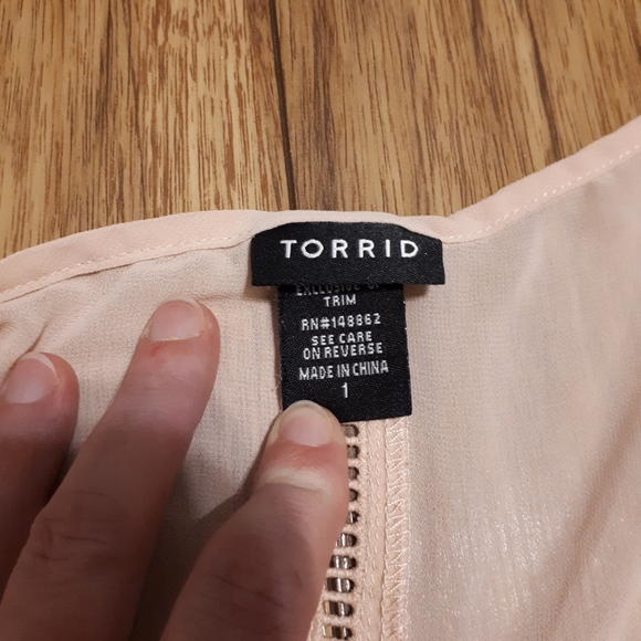 TORRID / 1X / Chiffon Blush Lace Up Side Tank Top - Picture 7 of 10